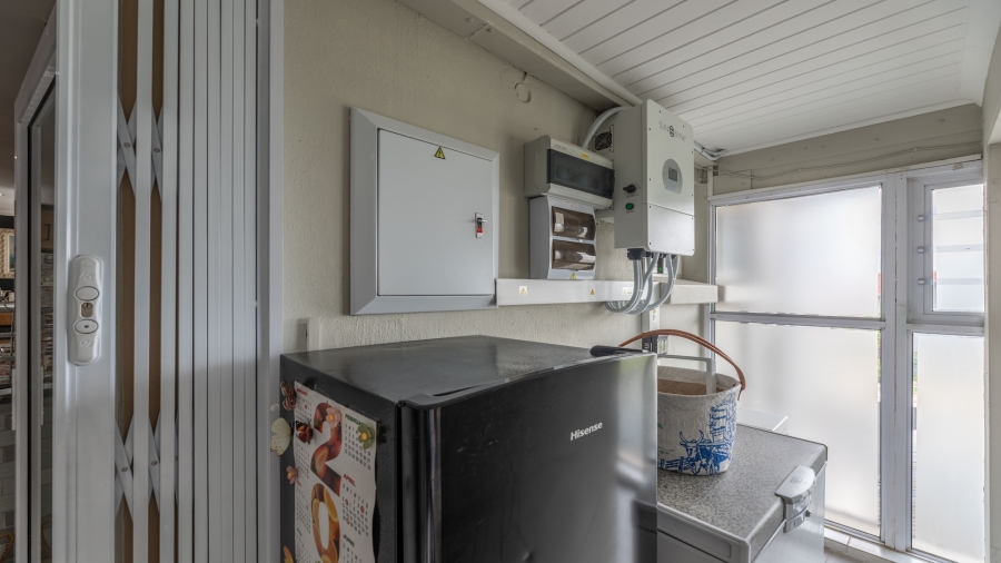 5 Bedroom Property for Sale in Flamingo Vlei Western Cape